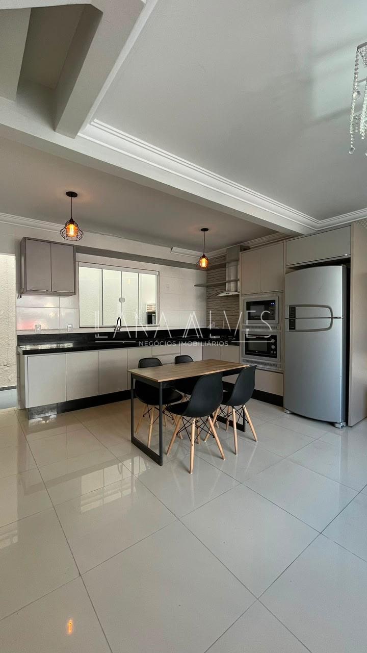Casa, 3 quartos, 230 m² - Foto 1