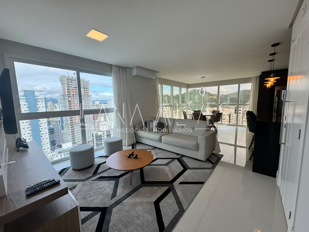 Apartamento, 3 quartos, 140 m² - Foto 1