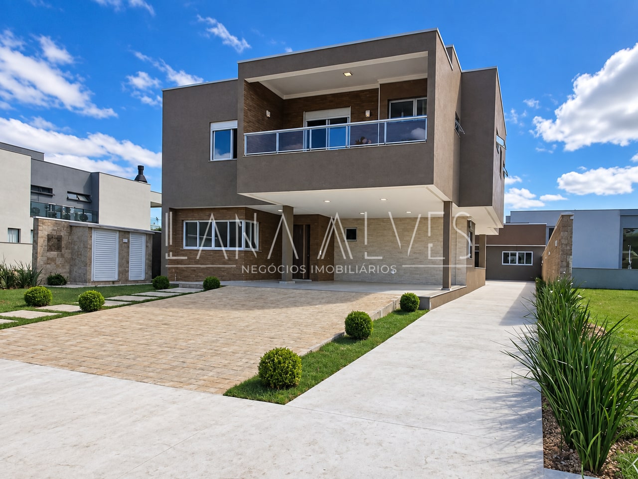 Casa, 5 quartos, 330 m² - Foto 1