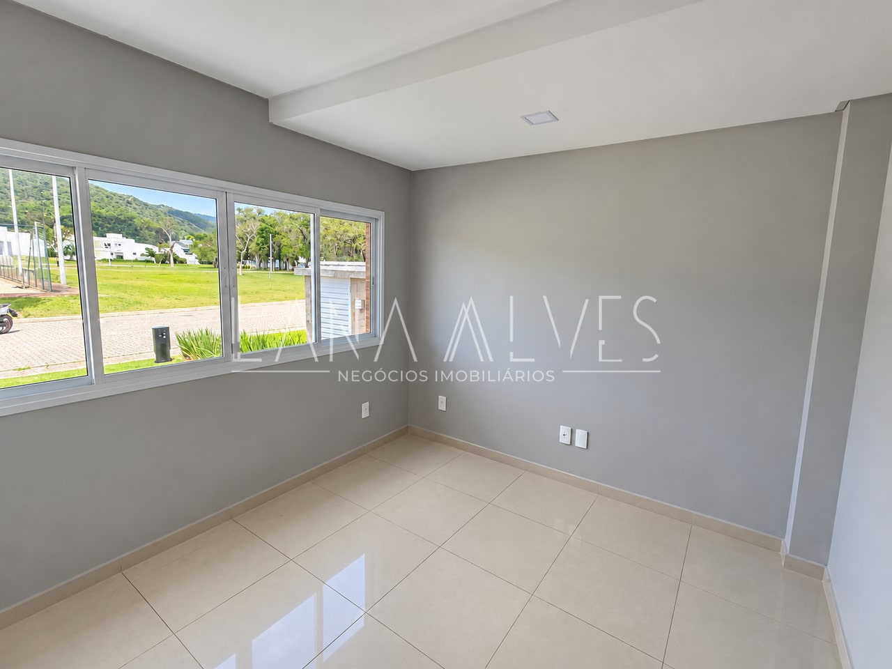 Casa, 5 quartos, 330 m² - Foto 4